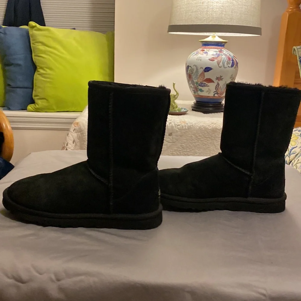 UGG Classic Boots Sz 8 Black, EUC, Authentic. UGGS - Picture 11 of 11